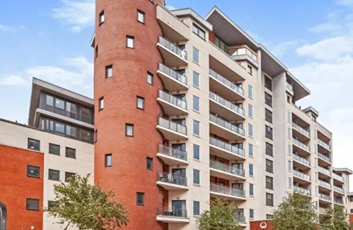 2 Bedroom Flat To Rent In Grays Place, Slough, SL2