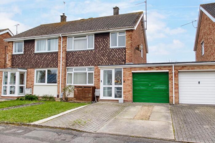 3 Bedroom Semi Detached House For Sale In Heronscroft, Covingham, SN3