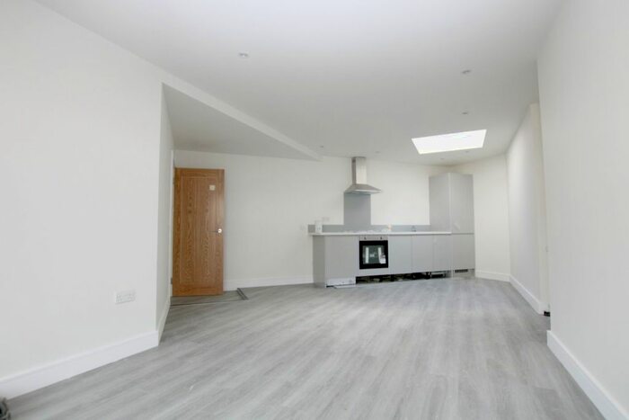 2 Bedroom Flat To Rent In Park Avenue North, London, NW10