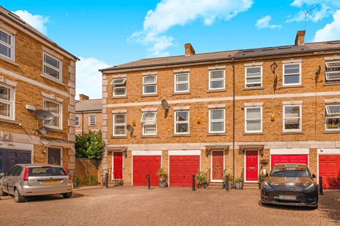 3 Bedroom End Of Terrace House For Sale In Brunel Road, Surrey Quays, SE16