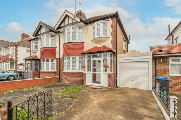 3 Bedroom Semi-Detached House To Rent In Hamilton Avenue, Surbiton, KT6