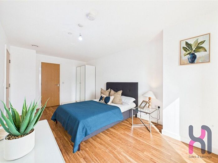 3 Bedroom Flat To Rent In Michigan Avenue, Salford, M50
