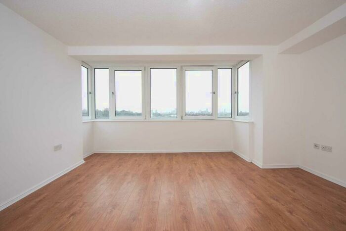 2 Bedroom Flat To Rent In Peninsula Building, Kersal Way, Salford, M7