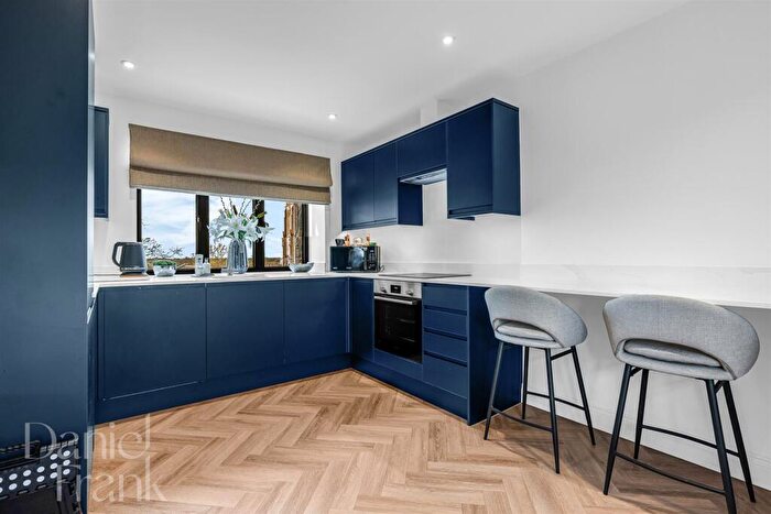 1 Bedroom Flat For Sale In Station Road, Epping, CM16