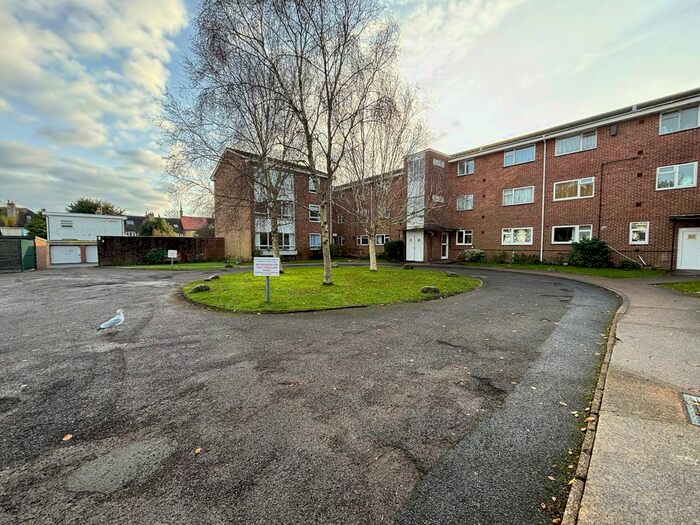 1 Bedroom Flat To Rent In High Pines, St. Botolphs Road, Worthing, BN11