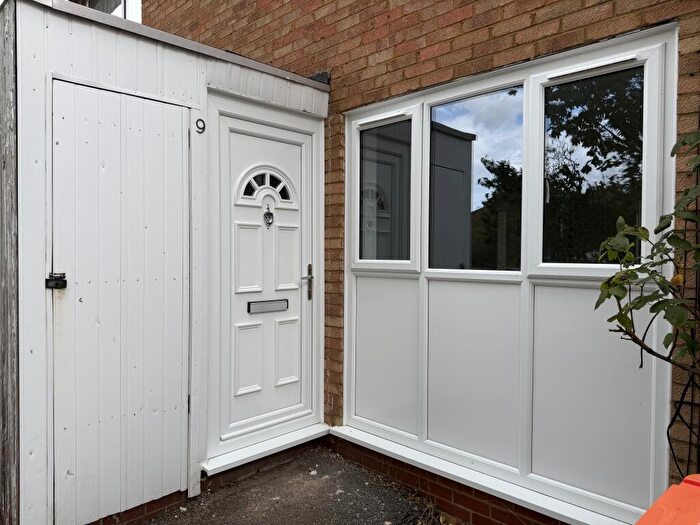2 Bedroom Ground Maisonette To Rent In Rowle Close, Milton Keynes, MK14
