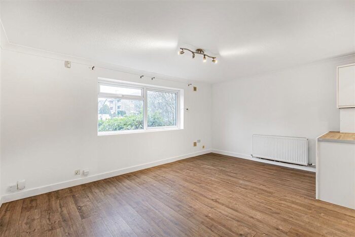 2 Bedroom Flat To Rent In Spencer Hill Road, London, SW19