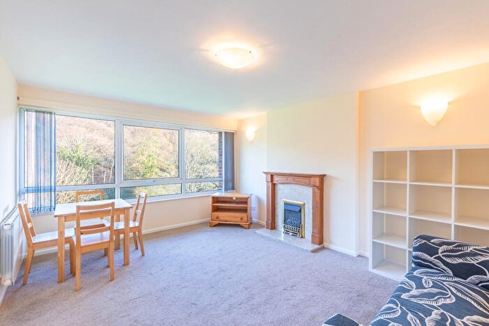 2 Bedroom Flat To Rent In Gledhow Court, Chapel Allerton, Leeds, LS7