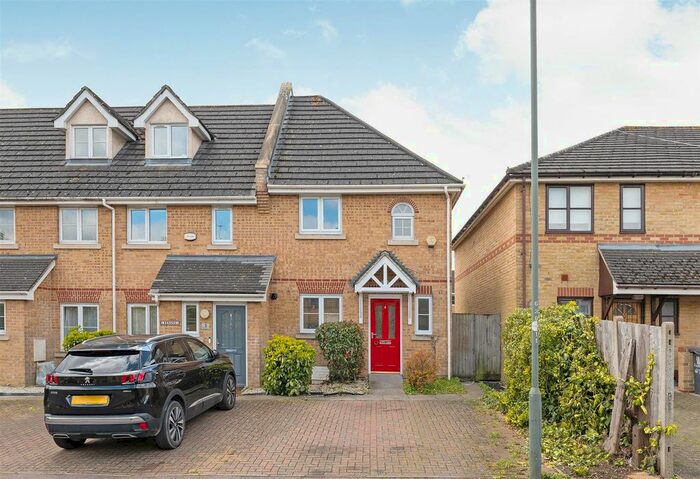 3 Bedroom Terraced House To Rent In Oaklands Court, Graveney Grove, London, SE20