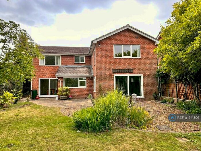 5 Bedroom Detached House To Rent In Burghfield Common, Reading, RG7