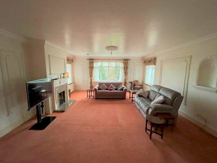 2 Bedroom Flat For Sale In Spring Lane, Burwash, TN19
