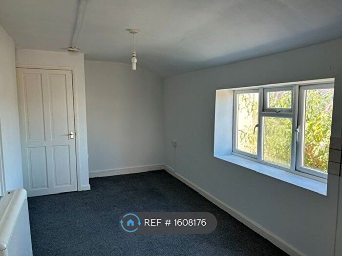 Studio To Rent In St Davids Road, Milford Haven, SA73