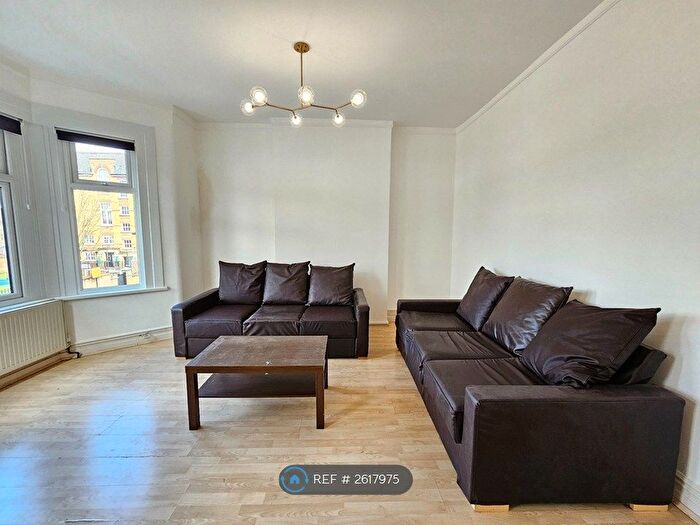2 Bedroom Flat To Rent In Bounds Green, London, N11