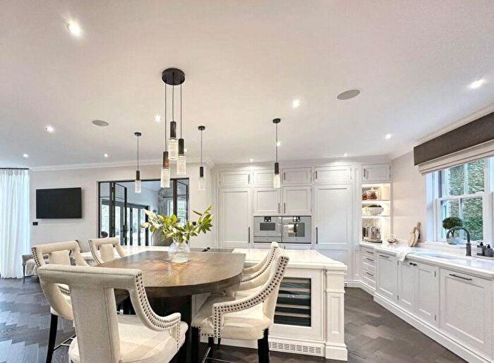 4 Bedroom Flat To Rent In Pembridge Square, London, W2