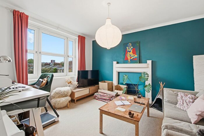 2 Bedroom Flat To Rent In Mapledene Road, London, E8