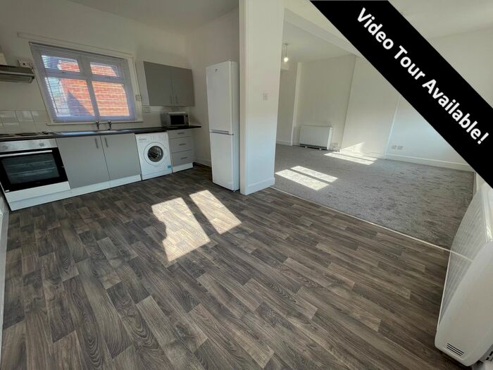 3 Bedroom Flat To Rent In Wimborne Road, Winton, Bournemouth, BH9