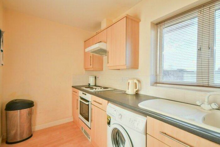 2 Bedroom Flat To Rent In Padstow Road, Swindon, SN2