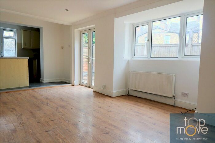 2 Bedroom Flat To Rent In Birchanger Road, London, SE25