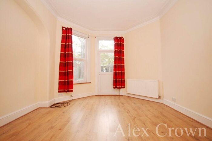 4 Bedroom Semi-Detached House To Rent In Arcadian Gardens, Wood Green, N22