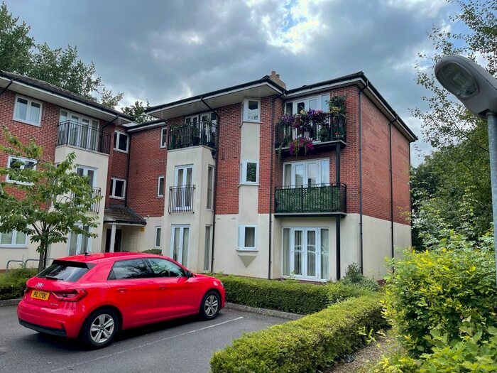 2 Bedroom Flat To Rent In Haslucks Green Road, Shirley, Solihull, B90
