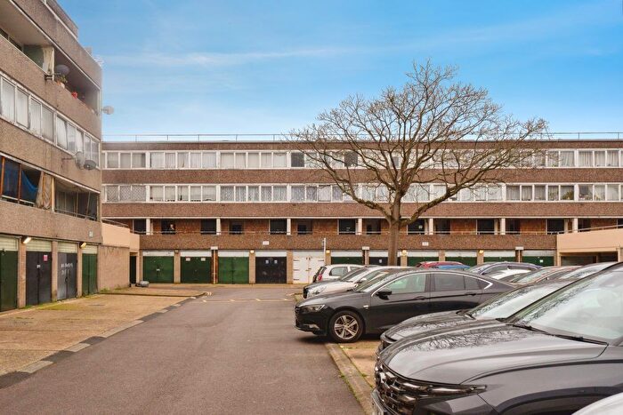 2 Bedroom Flat For Sale In Hopwood Road, London, SE17