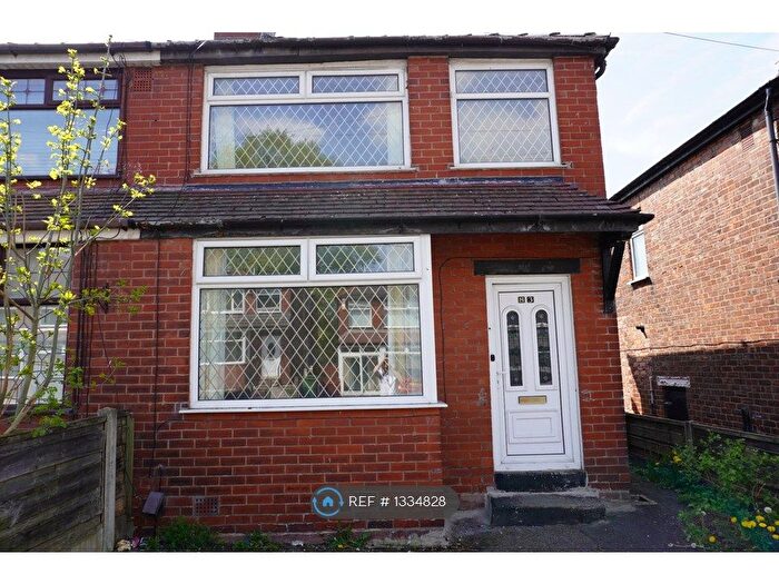 2 Bedroom Semi-Detached House To Rent In Kingston Avenue, Chadderton, Oldham, OL9
