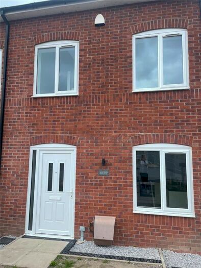 3 Bedroom Semi-Detached House To Rent In Hillside Close, Hyde, SK14