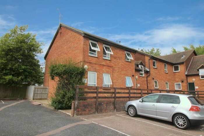 Studio To Rent In Hillingdale, Crawley, RH11