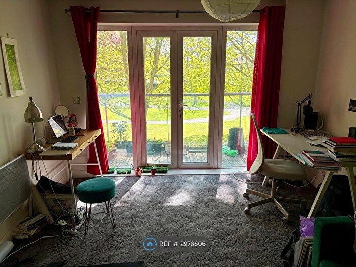 2 Bedroom Flat To Rent In Oceana Boulevard, Southampton, SO14