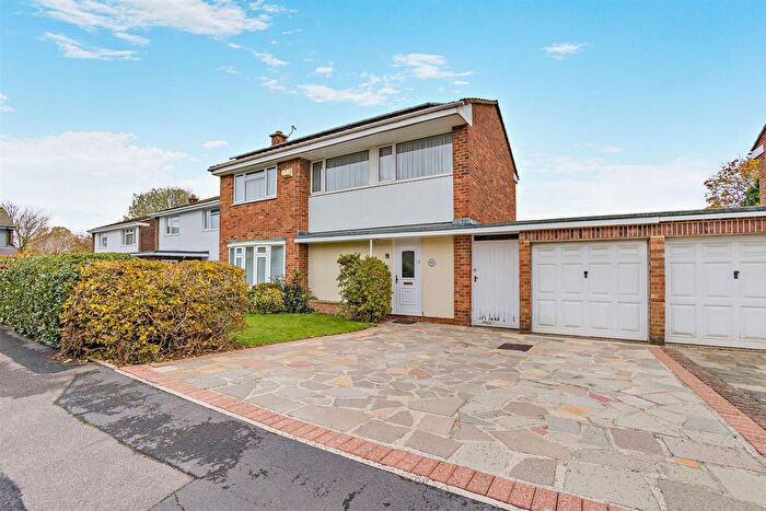 4 Bedroom Link Detached House For Sale In Frinstead Walk, Maidstone, ME16