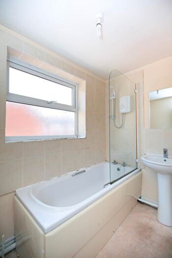 3 Bedroom Flat To Rent In Warwick Street, Newcastle Upon Tyne, NE6