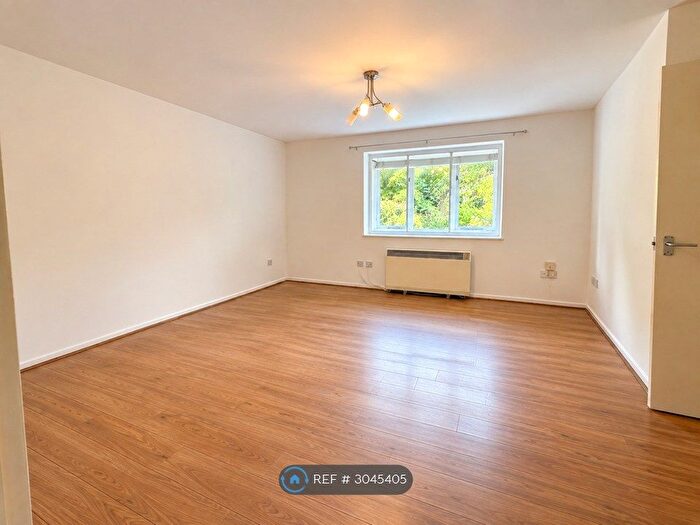 2 Bedroom Flat To Rent In Wedgewood Road, Hitchin, SG4