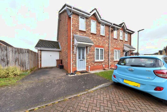 3 Bedroom Semi-Detached House To Rent In Tamar Close, Stevenage, SG1