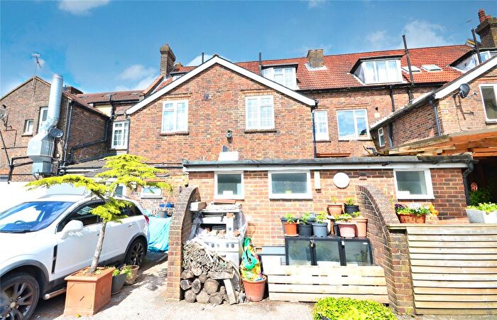3 Bedroom Flat For Sale In East Grinstead, West Sussex, RH19