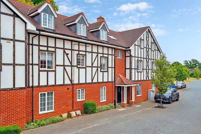 2 Bedroom Flat For Sale In Grange Road, Chalfont St Peter, Gerrards Cross, SL9