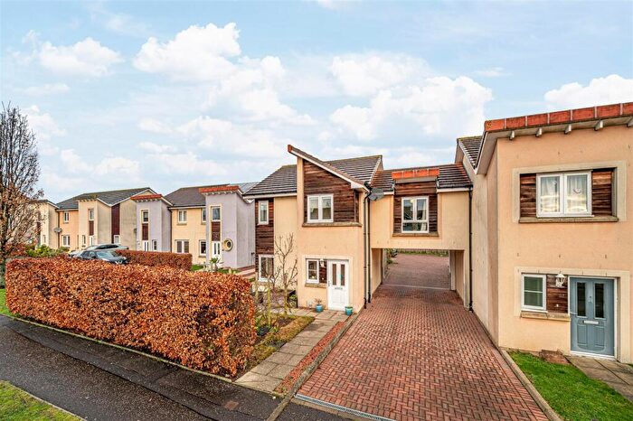 3 Bedroom End Of Terrace House For Sale In Trondheim Parkway West, Dunfermline, KY11