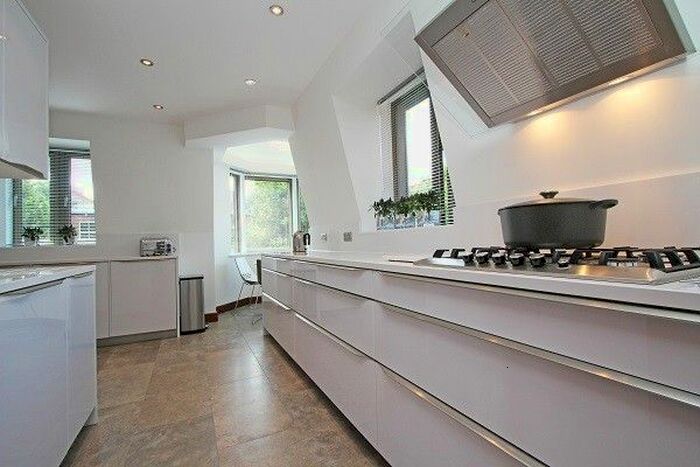 3 Bedroom Flat To Rent In Holbein Place, London, SW1W