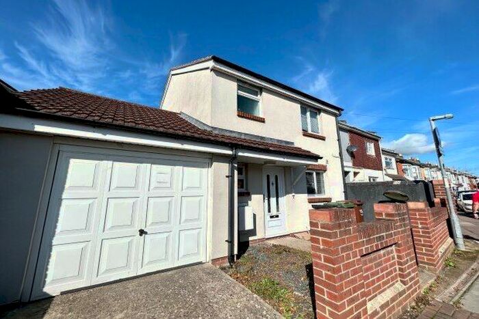 3 Bedroom Semi-Detached House To Rent In Shearer Road, Portsmouth, PO1