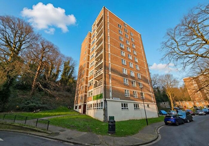 3 Bedroom Flat For Sale In Flat Pemberton House, High Level Drive, Sydenham, London, SE26