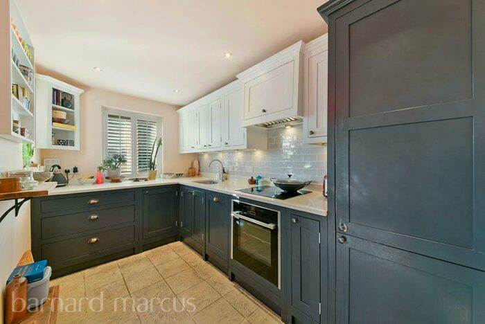 2 Bedroom Apartment To Rent In Wells Way, London, SE5