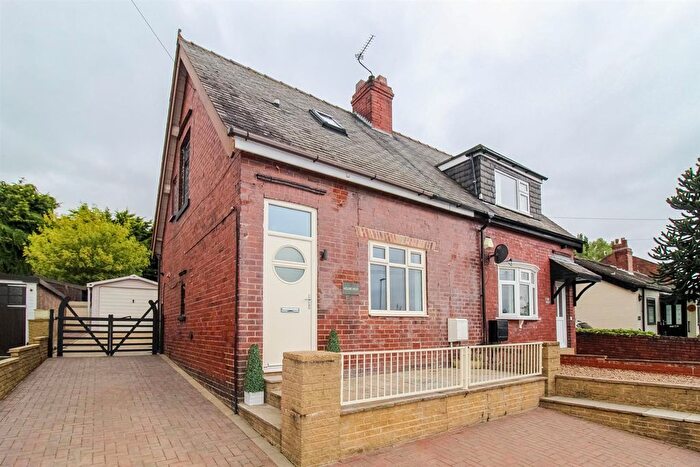 2 Bedroom Property For Sale In Runtlings, Ossett, WF5