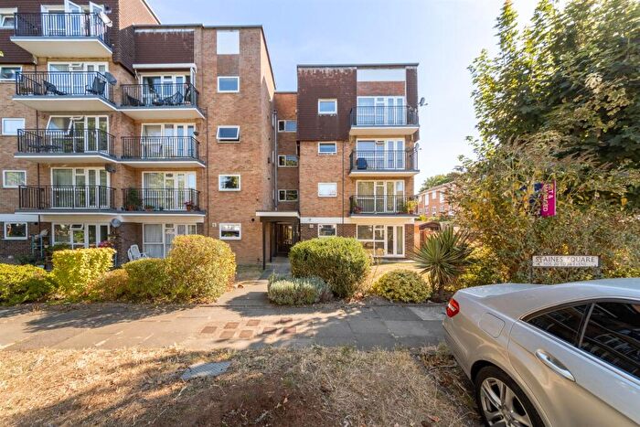 2 Bedroom Apartment To Rent In Staines Square, Dunstable, LU6