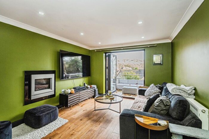 3 Bedroom Detached House For Sale In Ffordd Taliesin, Killay, Swansea, SA2