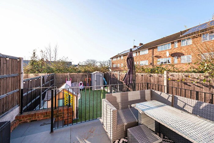 3 Bedroom End Of Terrace House For Sale In Chailey Close, Sidcup, DA15