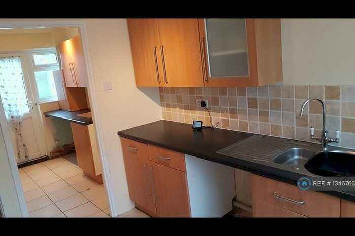 2 Bedroom Semi-Detached House To Rent In Aldermoor Road, Southampton, SO16