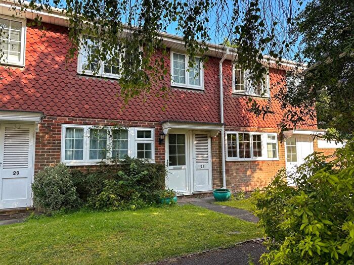 3 Bedroom Terraced House For Sale In Oaklands, Haslemere, Surrey, GU27