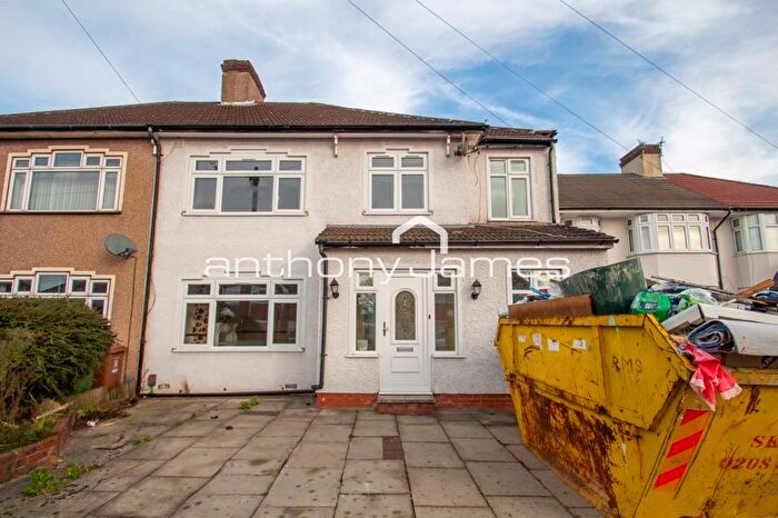 6 Bedroom Semi-Detached House To Rent In Long Lane, Bexleyheath, DA7