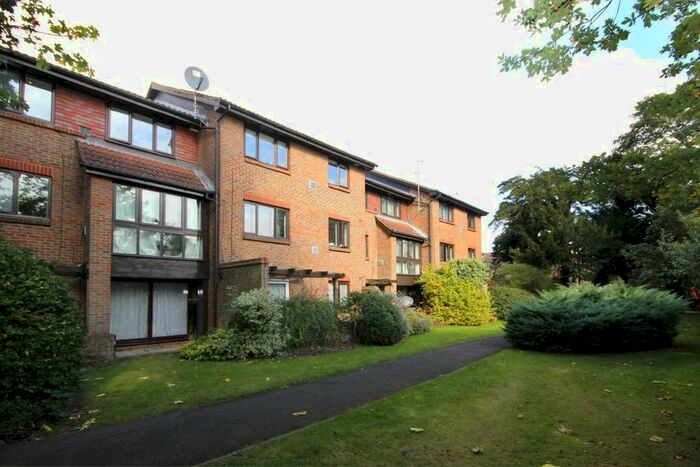 1 Bedroom Flat To Rent In Stags Way, Isleworth, TW7