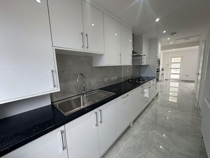 1 Bedroom Bungalow To Rent In Hatch Lane, Windsor, SL4