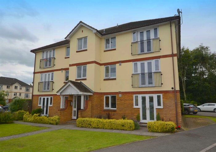 2 Bedroom Flat To Rent In Beechfield Drive, Devizes, SN10